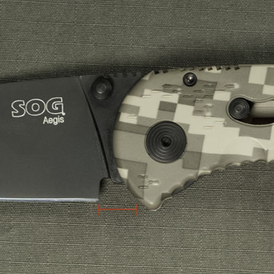 SOG Aegis knife - blade gap