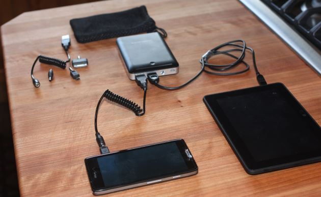RAVPower Deluxe, charging my smart phone and tablet
